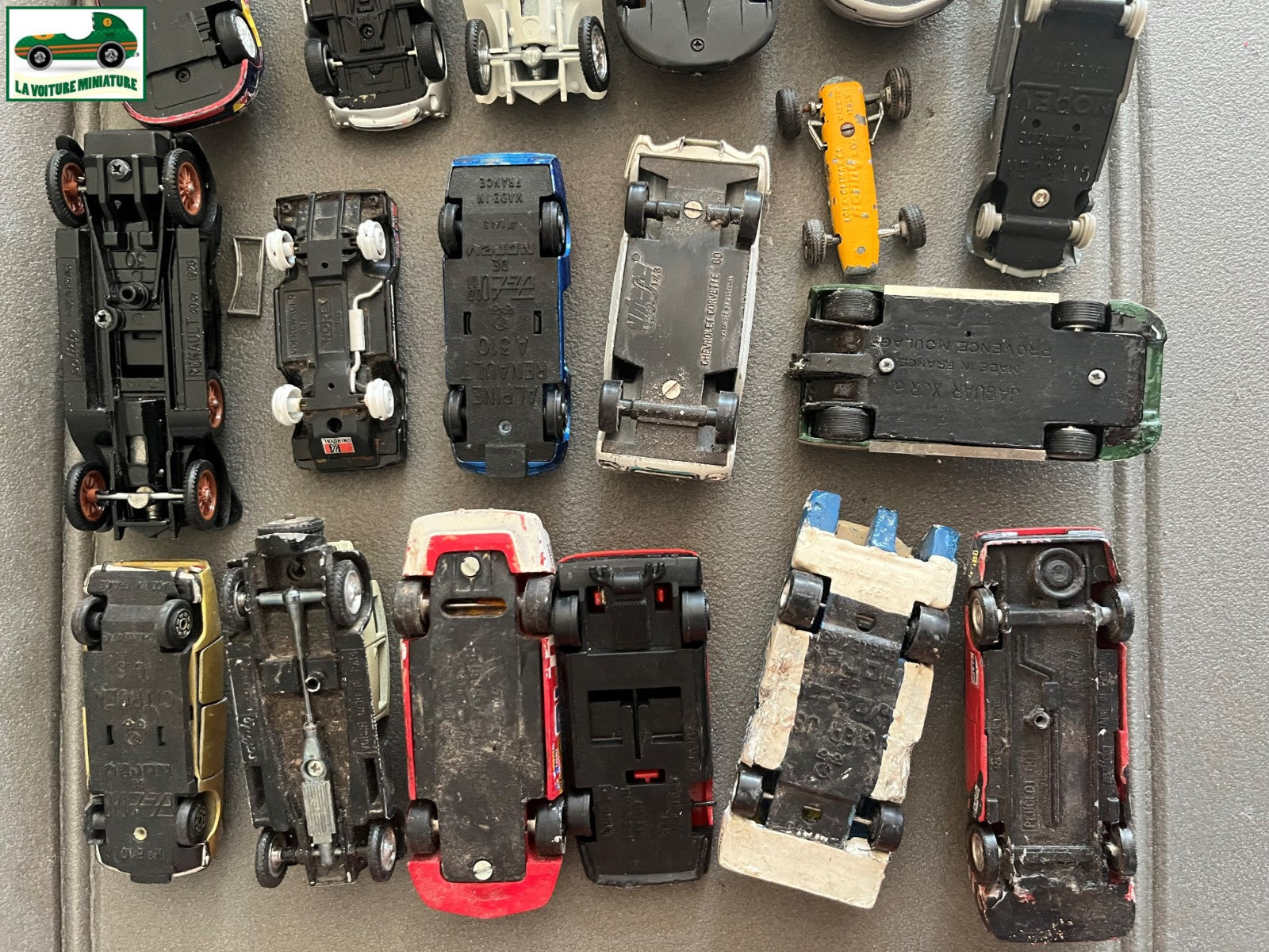 Miniature Lot 28 Voiture Modifiées Kit monté Epave 1/43 Défauts Pièces HS