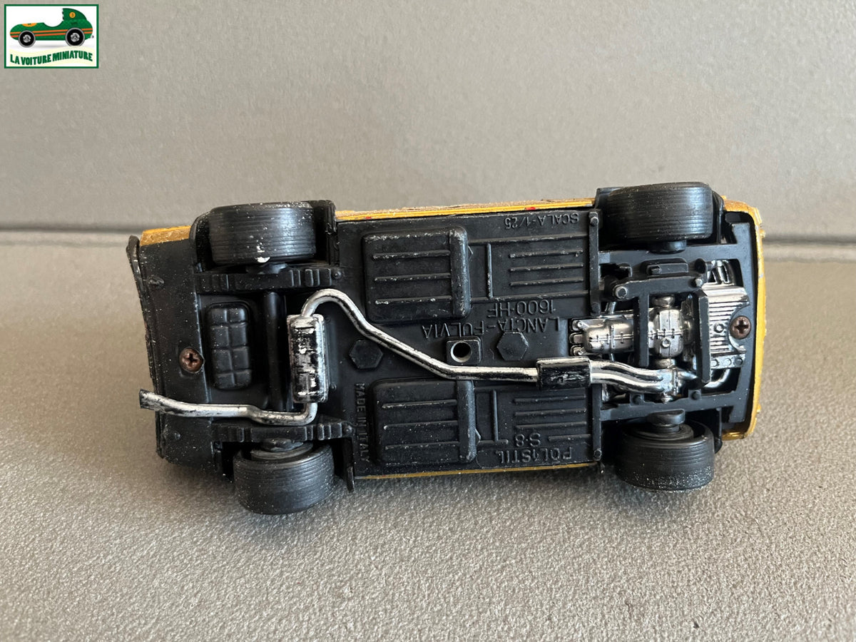 Ancienne Voiture Miniature Lancia Fulvia 1600 HF Polistil au 1/25 Epave