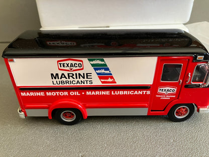 Voiture miniature Camion Fourgon Texaco 1961 Divco Dividend Model 70 1/34