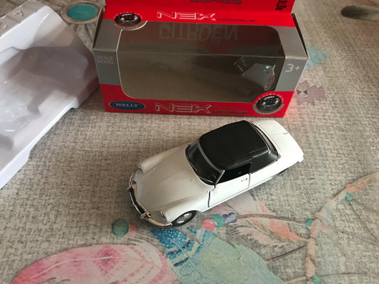 Voiture miniature Citroen DS 19 Cabriolet Welly 1/34 - 1/36 - 1/39