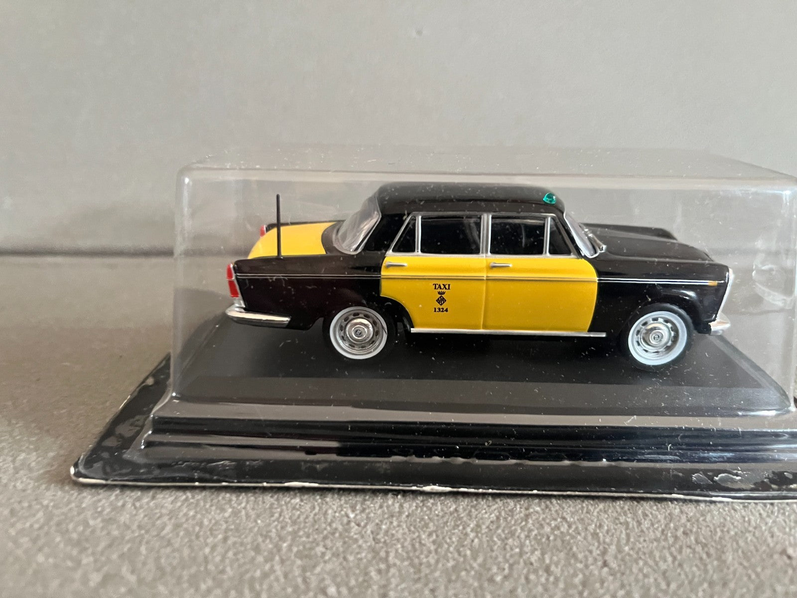 Voiture Miniature Seat 1500 Barcelona 1970 Taxi Du Monde au 1/43 Altaya