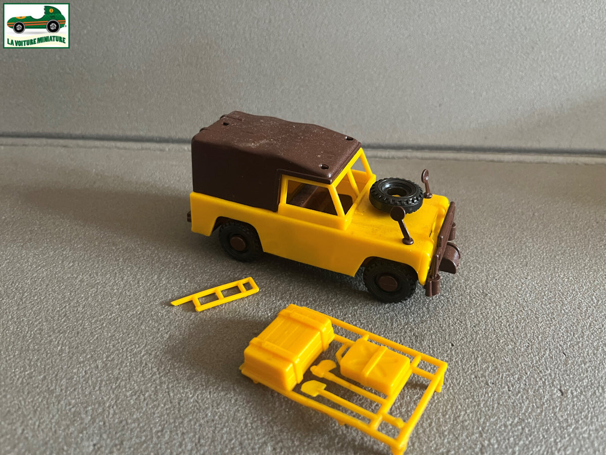 Ancienne Voiture Miniature Plastique 4x4 Land Rover Mob France Epave