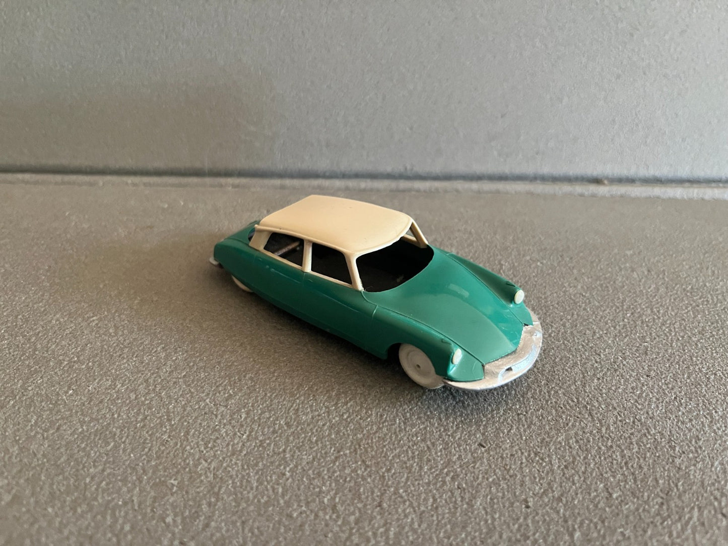 Ancienne Voiture Miniature Plastique Citroen DS 19 Minialuxe France au 1/43