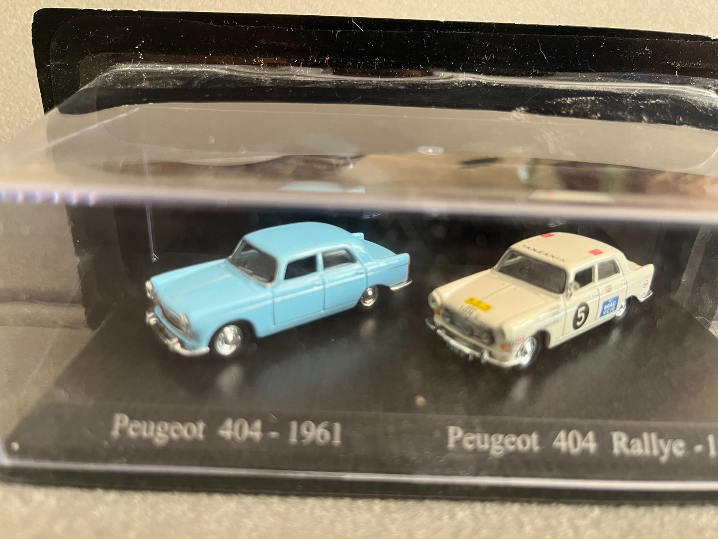Voiture Miniature Duo Peugeot 404 1961 Rallye 1967 Universal Hobbies au 1/87 HO