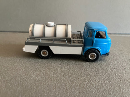 Ancienne Voiture Miniature Plastique Saviem SM 5C Transport Lait Norev au 1/43