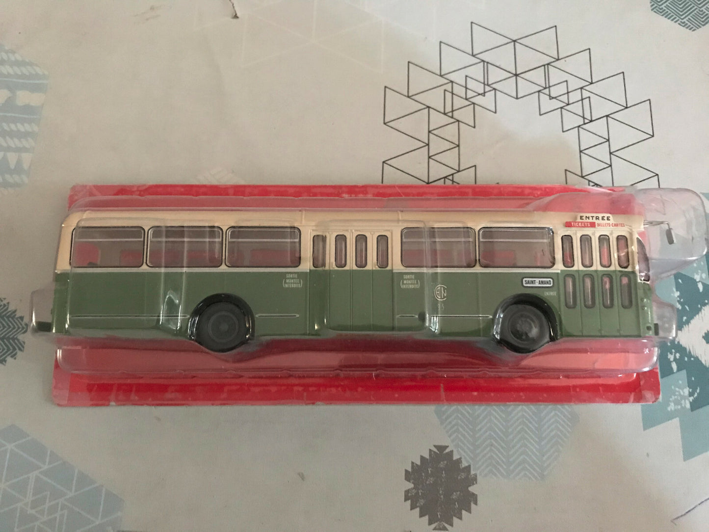 Voiture miniature Brossel A92 DARL France 1962 1/43 Autobus Autocars du Monde