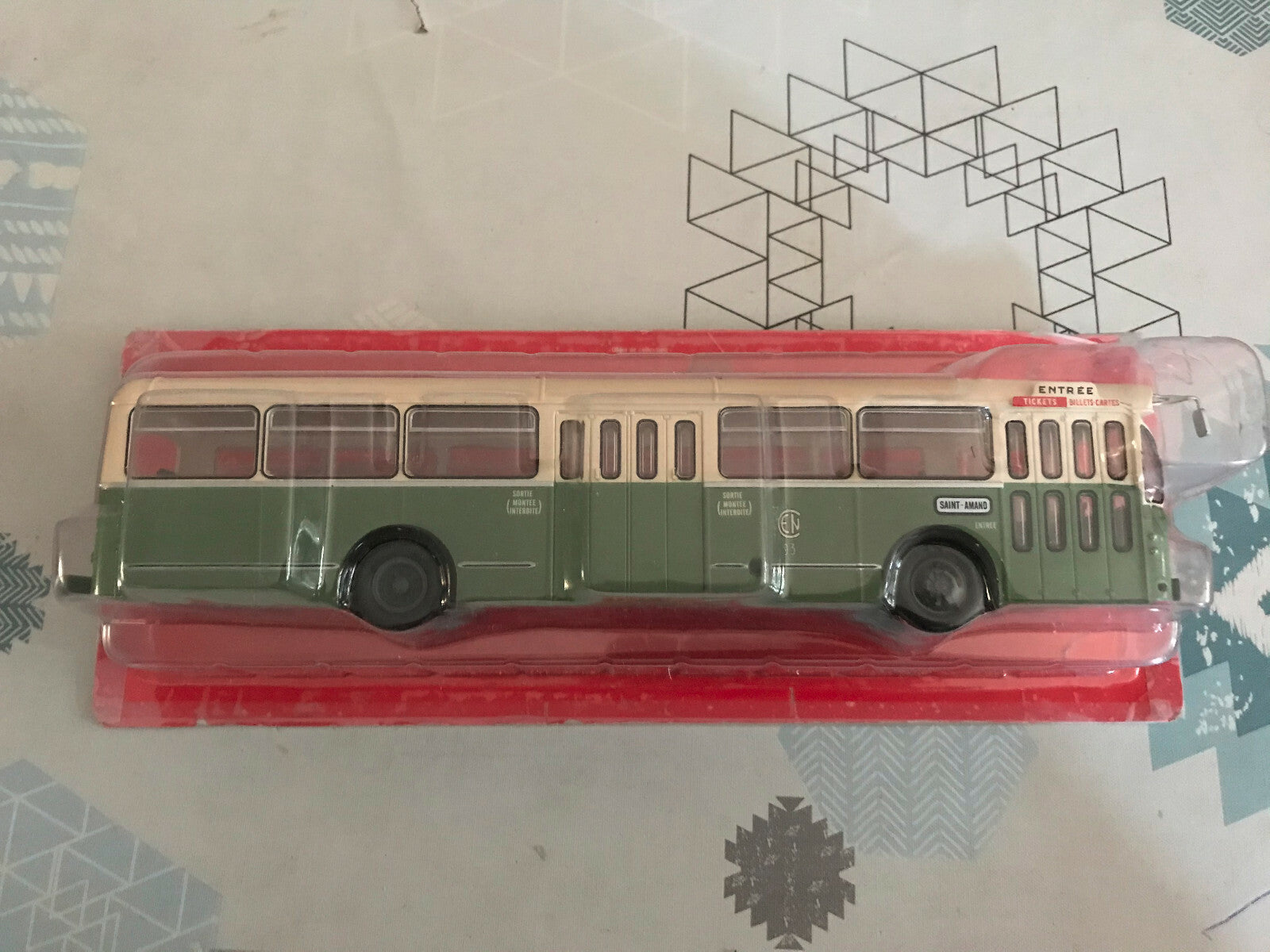 Voiture miniature Brossel A92 DARL France 1962 1/43 Autobus Autocars du Monde