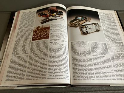 Livre Voiture Automobile Miniature Jouet Metal Toys Pictorial Guide Salamander
