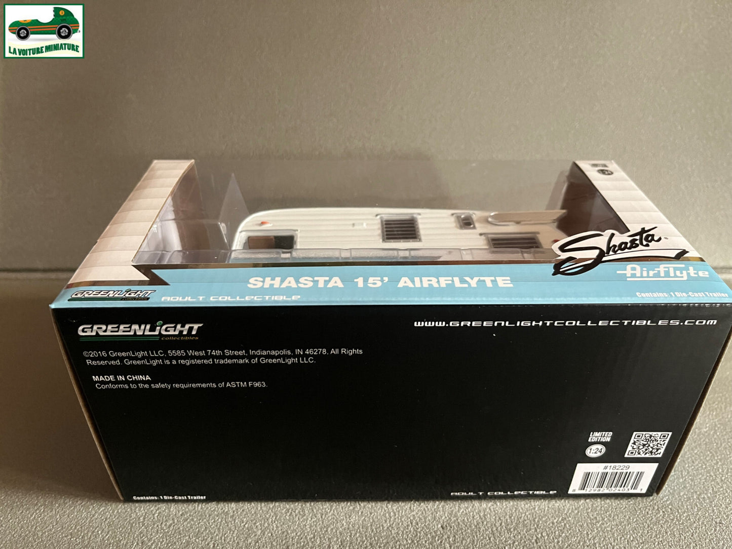 Voiture miniature Caravane Shasta 15 Airflyte Greenlight 1/24