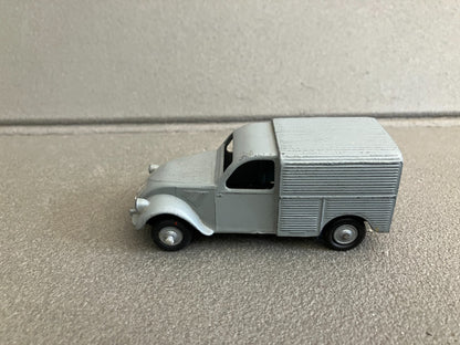 Ancienne Voiture Miniature Citroen 2CV Fourgonnette JRD France 1/43