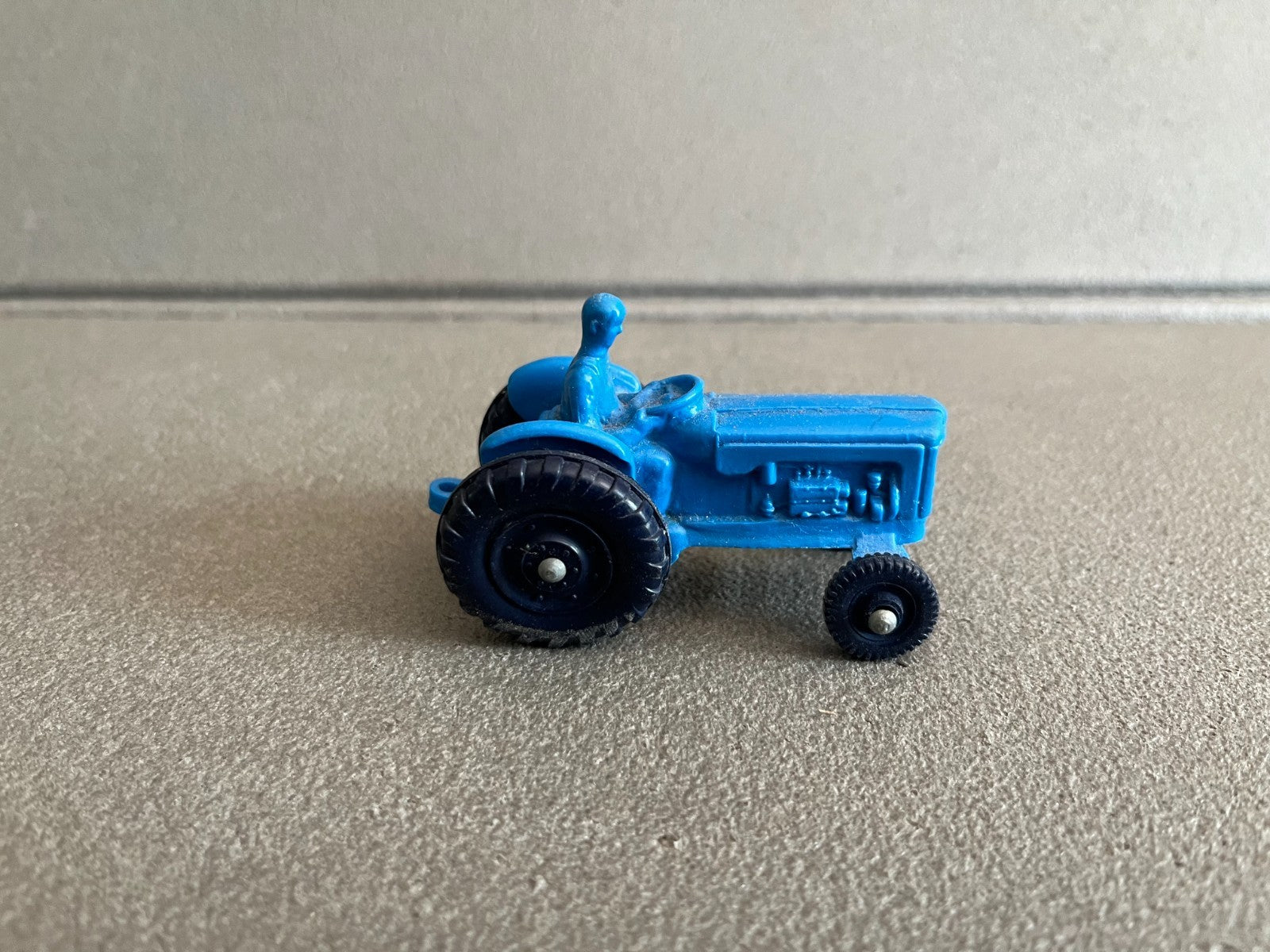 Voiture Miniature Ancien Tracteur Agricole Tomte Lardal Norway Plastique Gomme