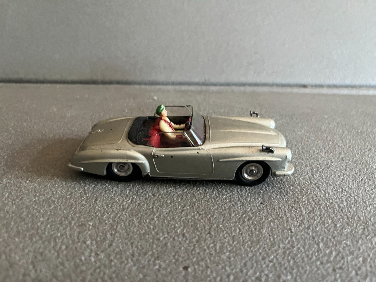 Ancienne Voiture Miniature Mercedes 190 SL Solido Série 100 Fr au 1/43 Modifiée