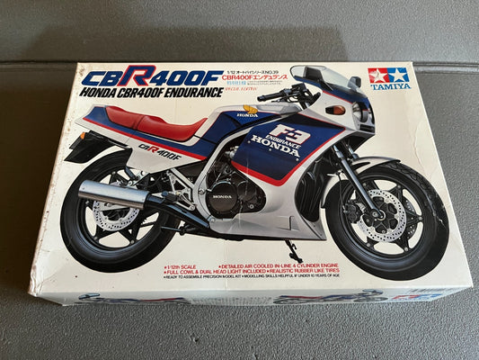 Maquette  à monter Moto miniature CBR400F Honda Tamiya 1/12