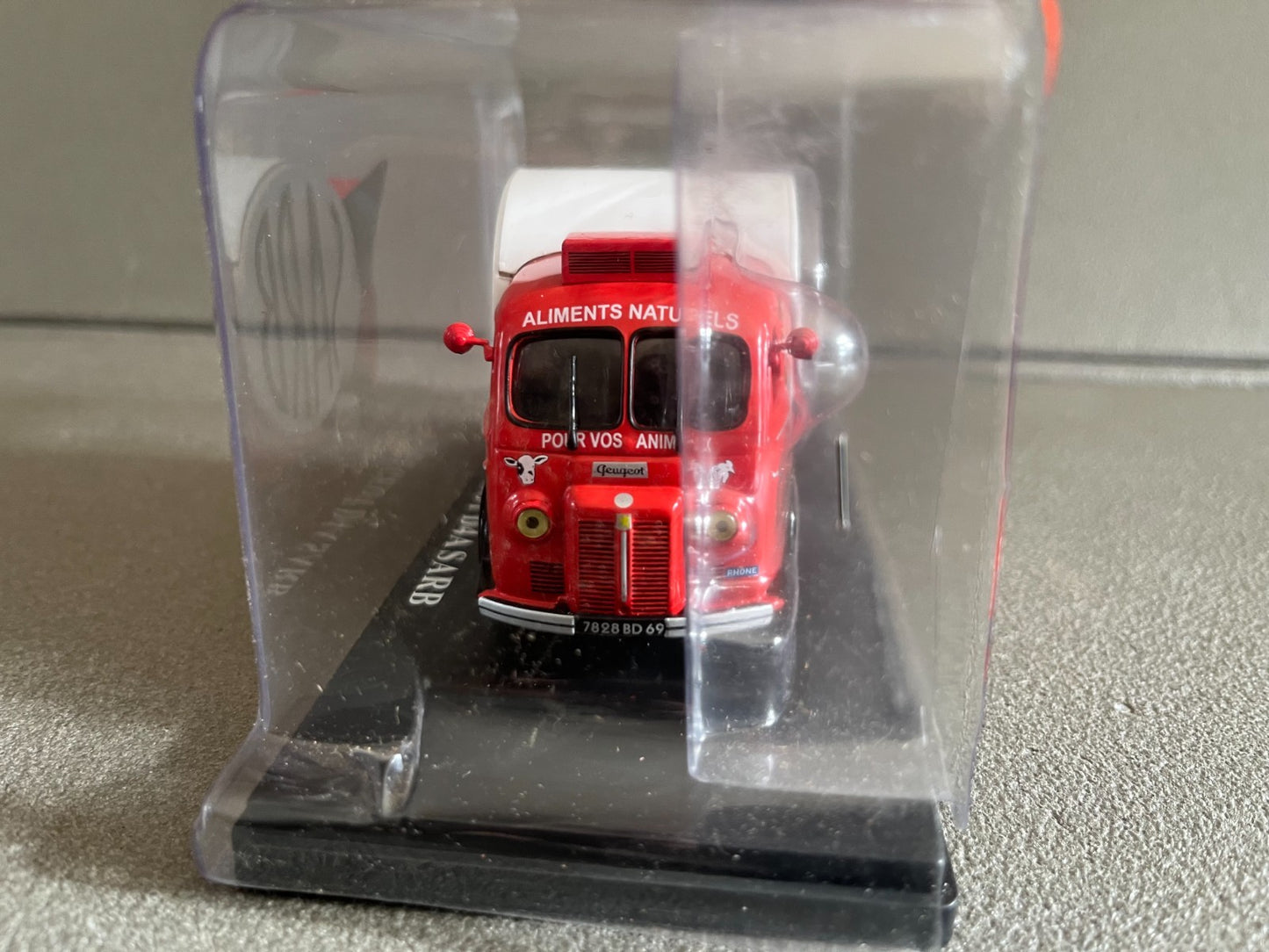 Voiture miniature Camion Peugeot D4A Sarb Auto Plus Hachette 1/43