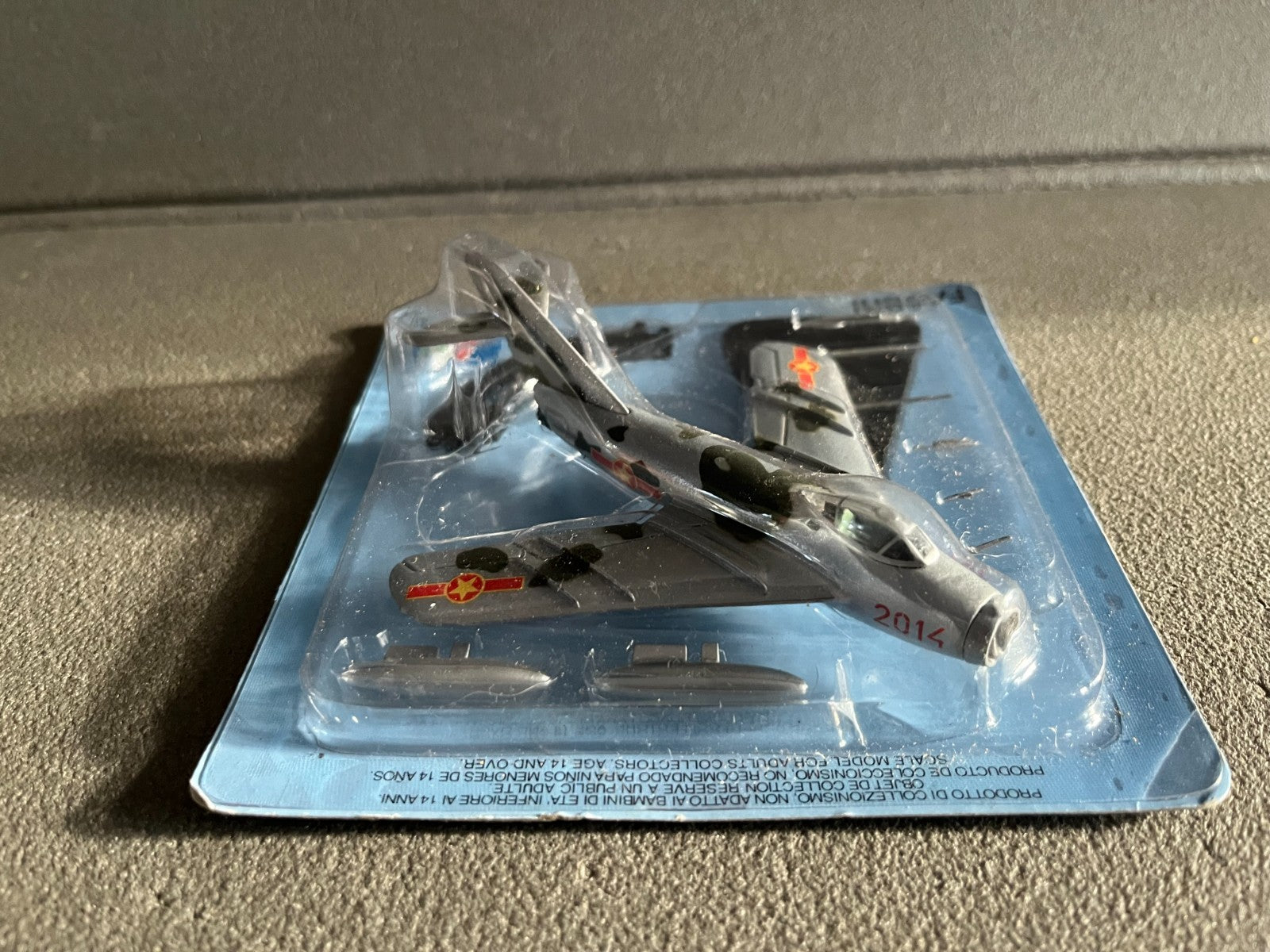 Avion miniature Militaire Mig-17 Fabbri Italeri 1/100