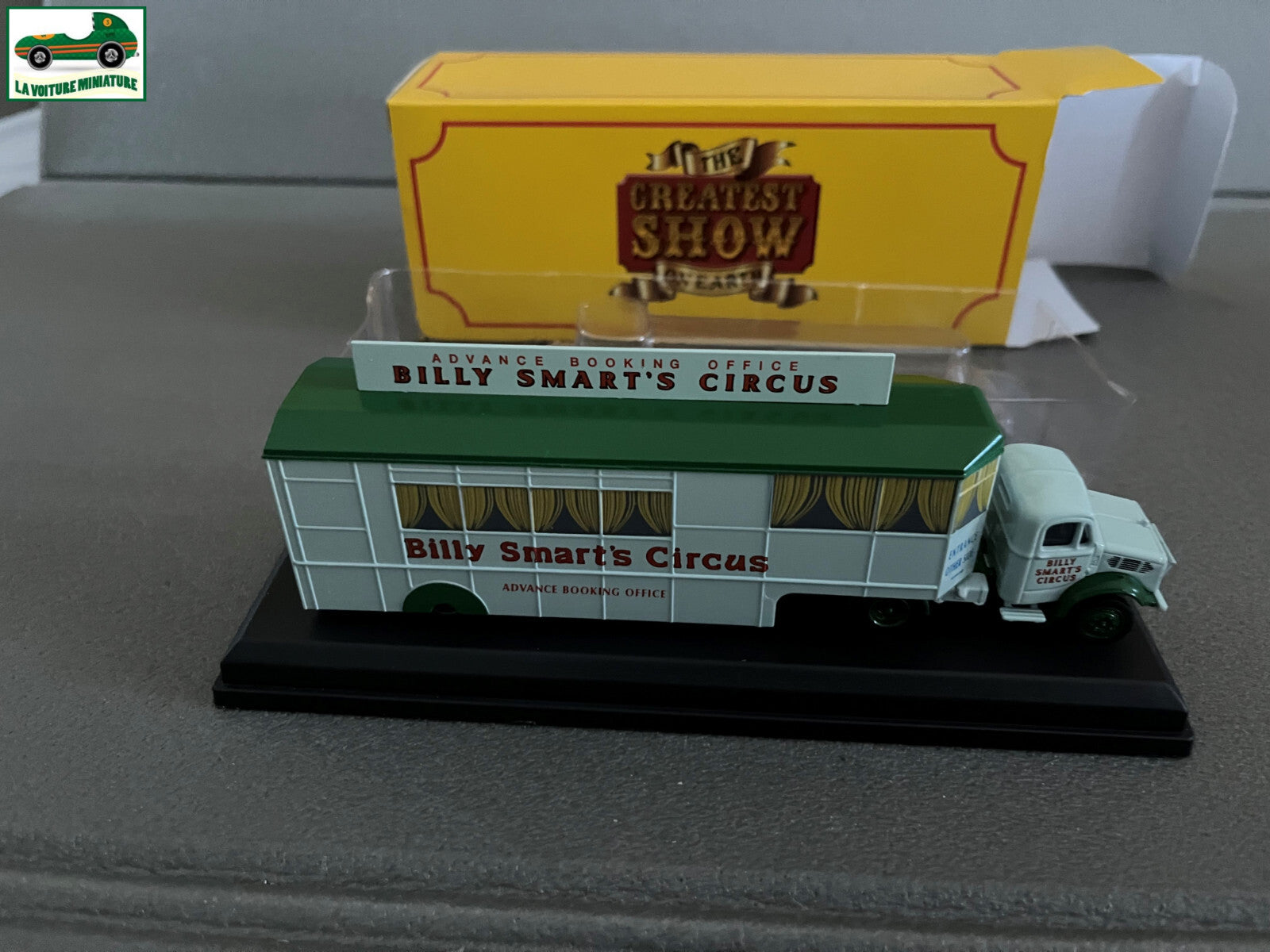 Voiture miniature Cirque Bedford OX Booking Trailer Billy Smart's Atlas 1/76