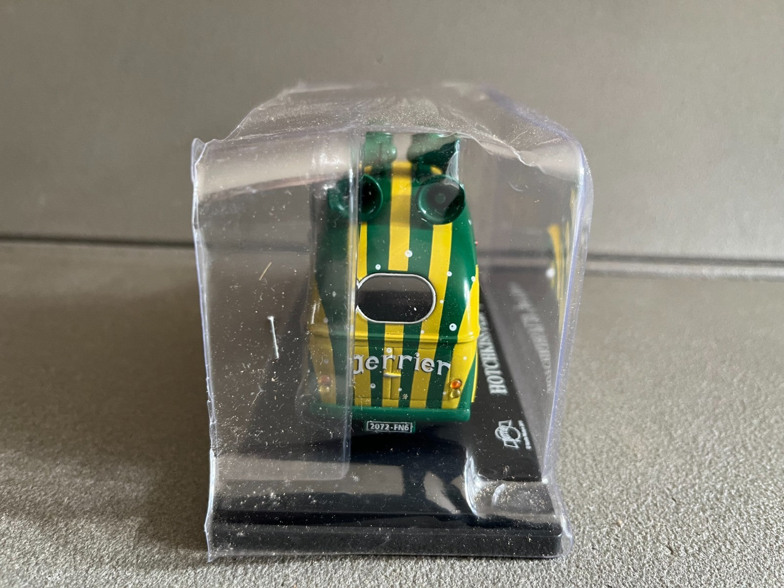 Voiture miniature Camion Hotchkiss PL20 Perrier Auto Plus Hachette 1/43