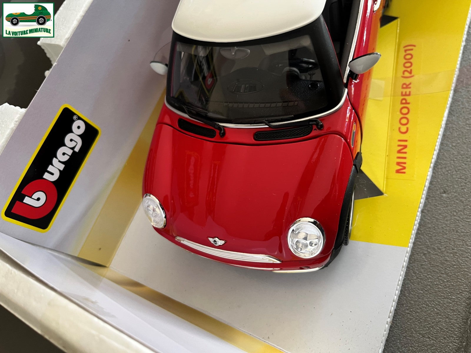 Voiture miniature Mini Cooper 2001 Burago au 1/18