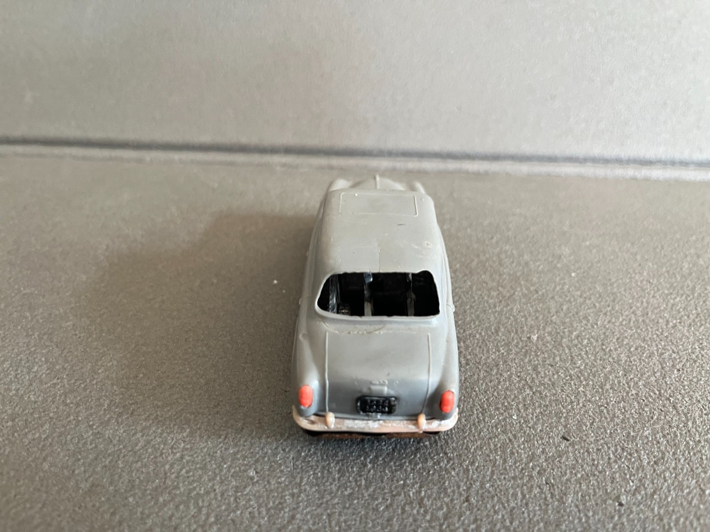 Voiture Miniature Ancienne Peugeot 403 Norev Plastique France Epave 1/43