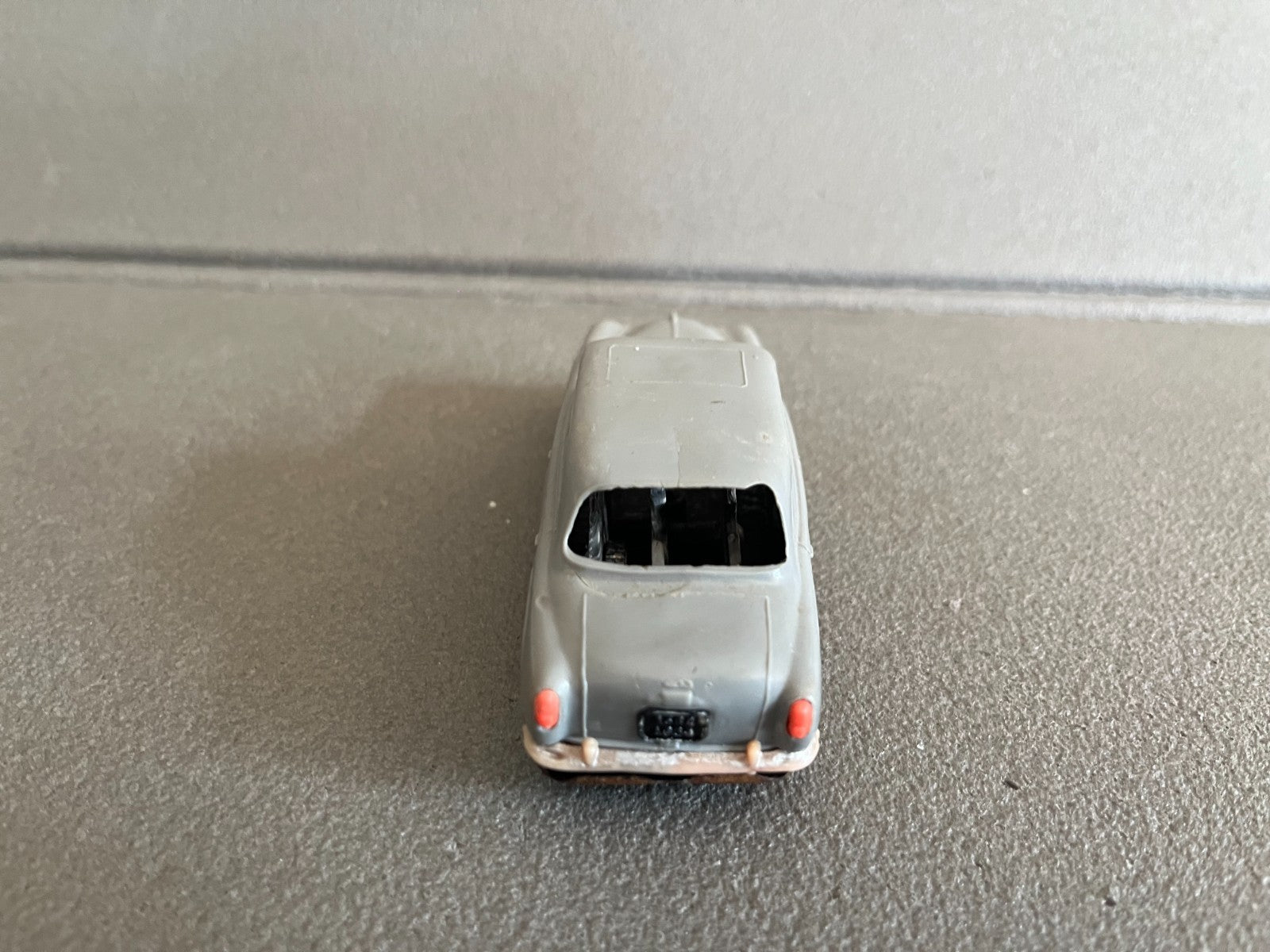 Voiture Miniature Ancienne Peugeot 403 Norev Plastique France Epave 1/43