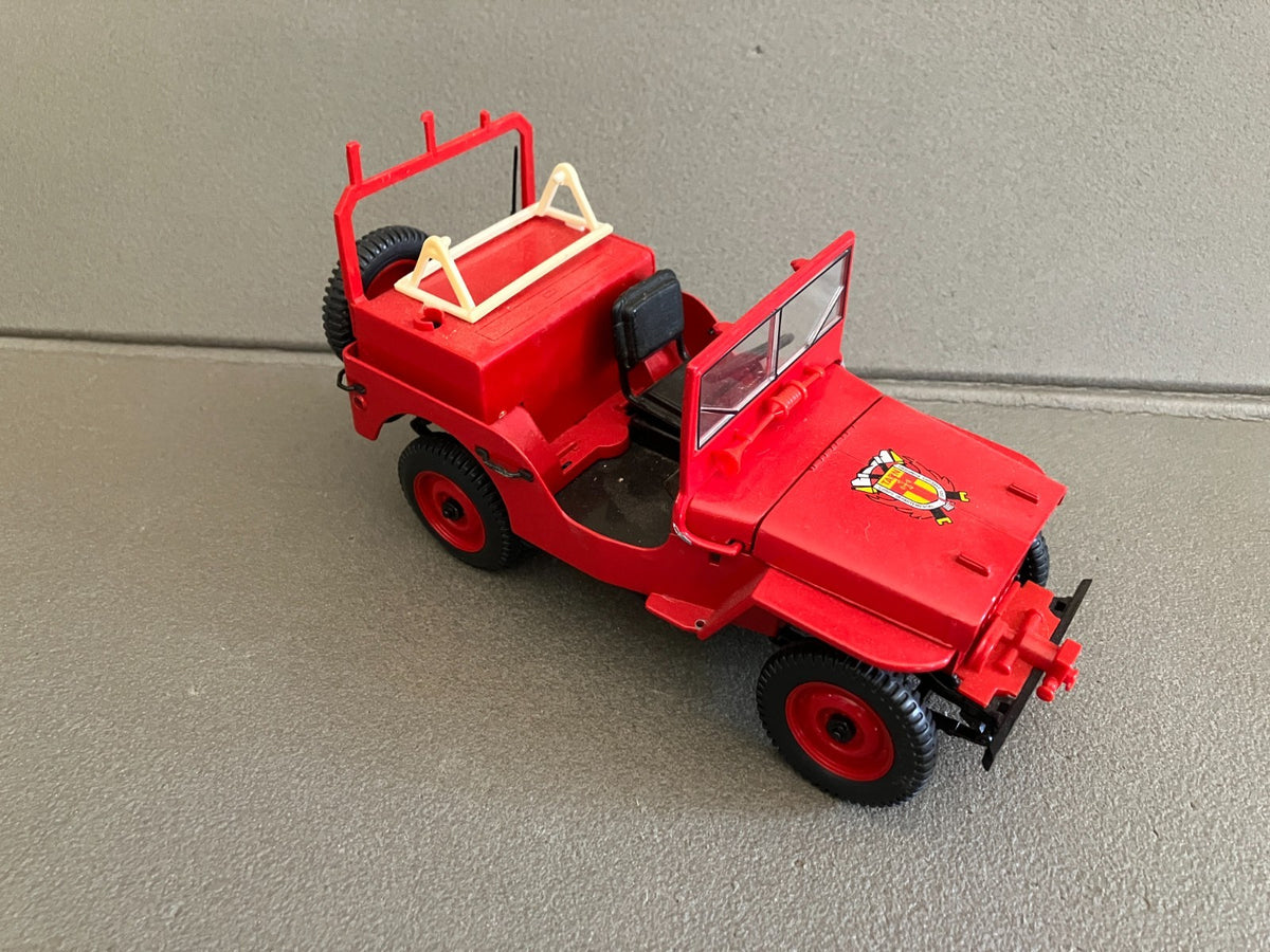 Ancienne Voiture miniature Jeep Willys Pompiers Tarn Solido au 1/18 Incomplète