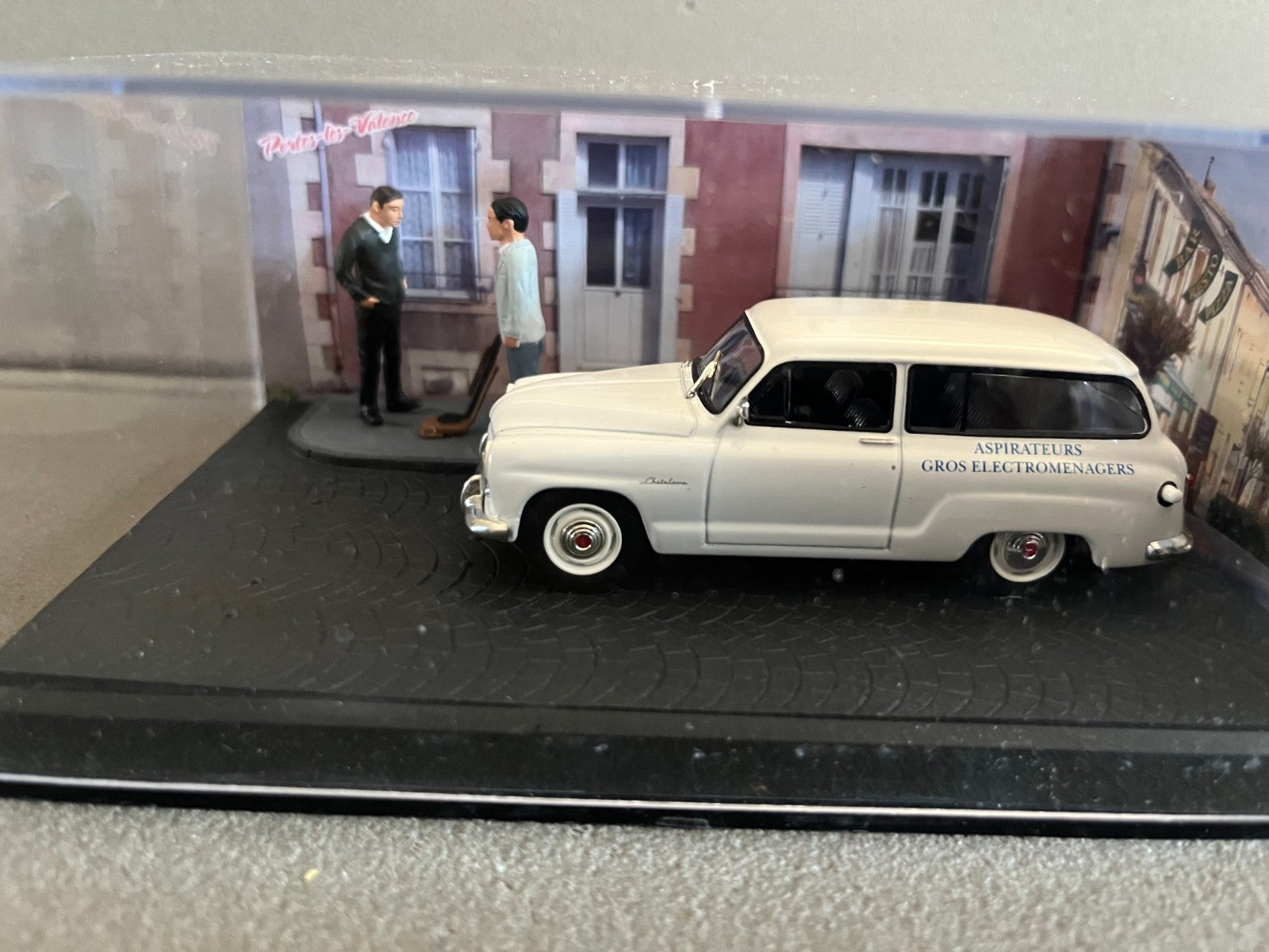 Voiture Miniature Simca Aronde Chatelaine Etape 21 La Route Bleue RN7 1/43