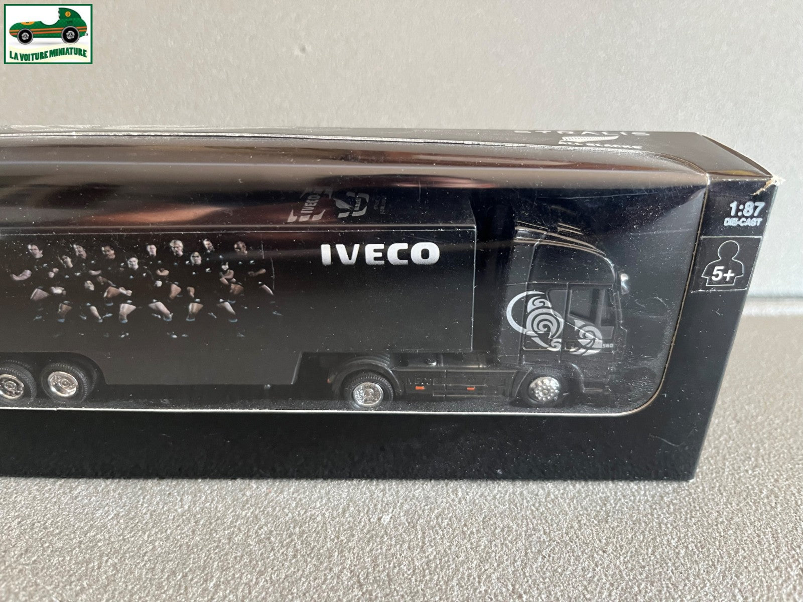 Voiture Miniature Camion Semi Remorque Iveco Stralis All Blacks New Ray 1/87 HO