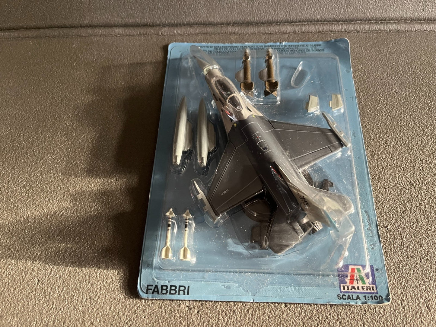 Avion miniature Militaire F-16A Fabbri Italeri 1/100