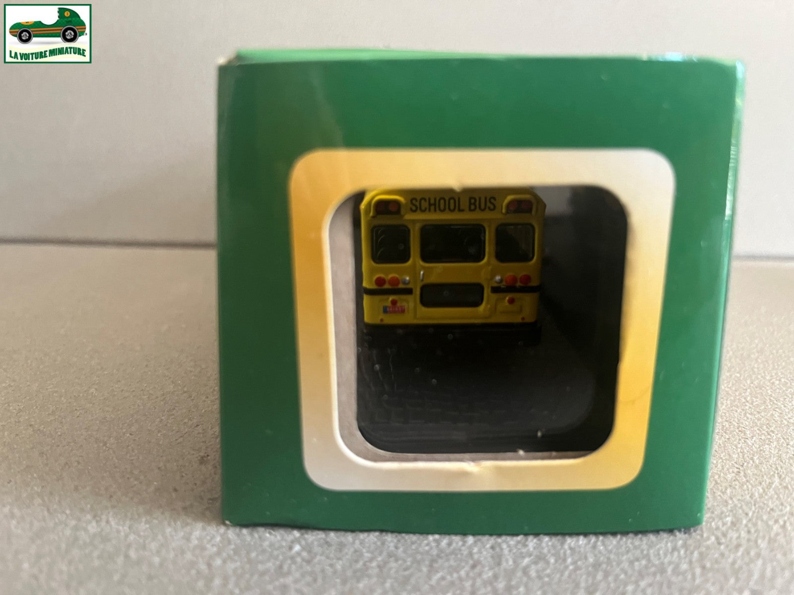 Voiture miniature GMC B-Series 1979 Autobus Autocar Bus Collection Atlas 1/72