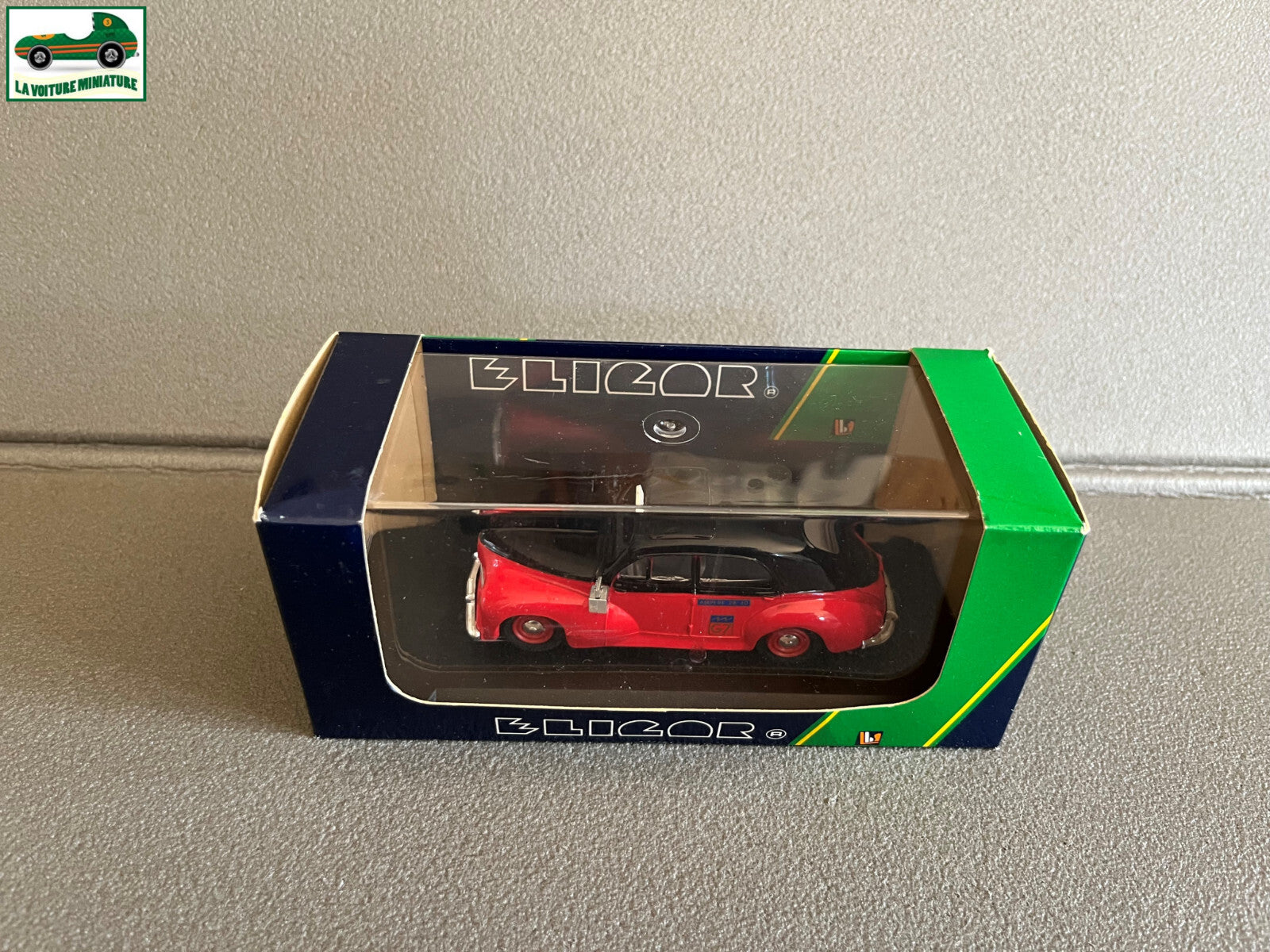 Voiture miniature Peugeot 203 Taxi 1954 Eligor France au 1/43