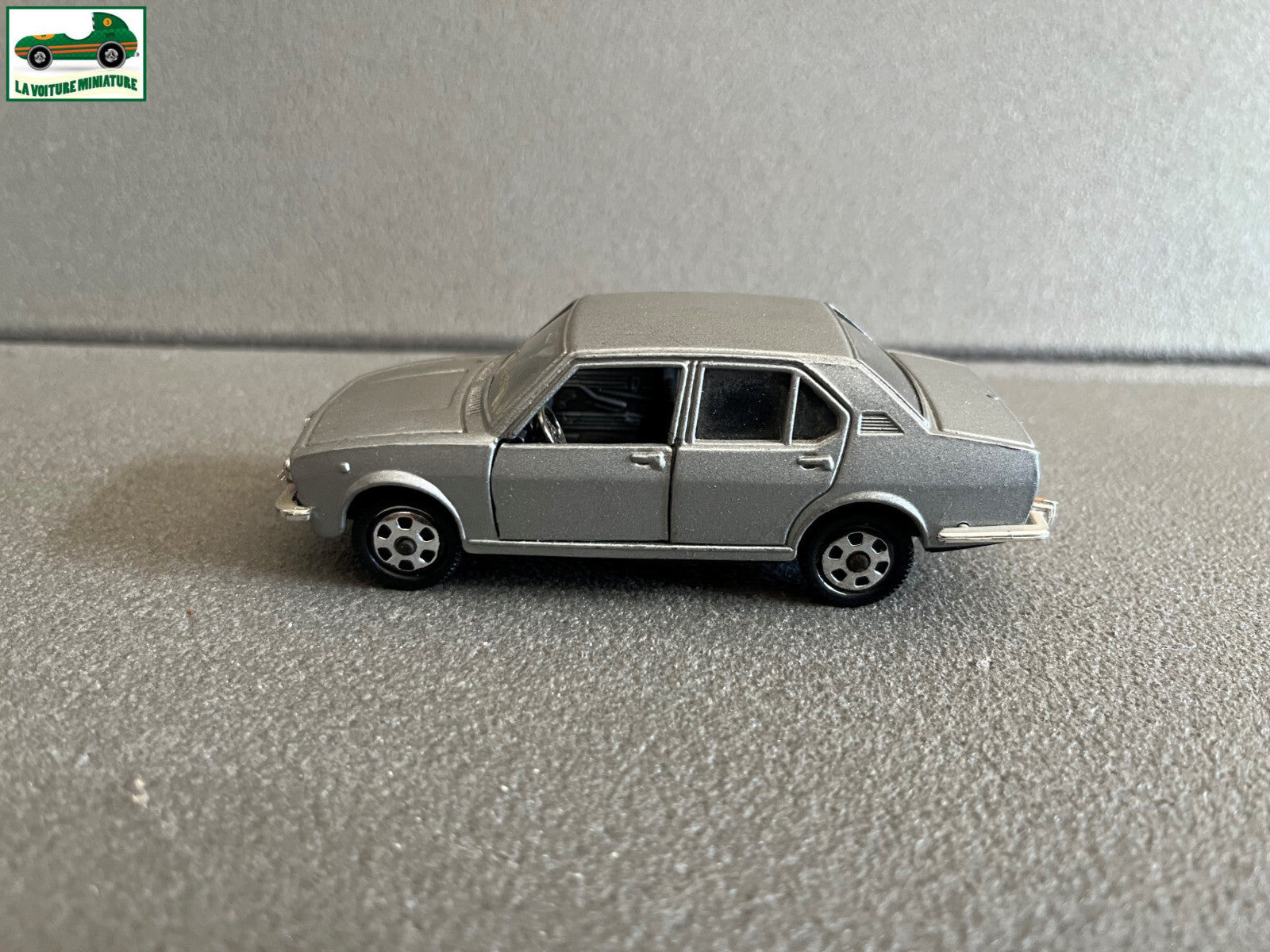 Ancienne Miniature Voiture Alfa Romeo Alfetta A76 Mebetoys Italy 1/43