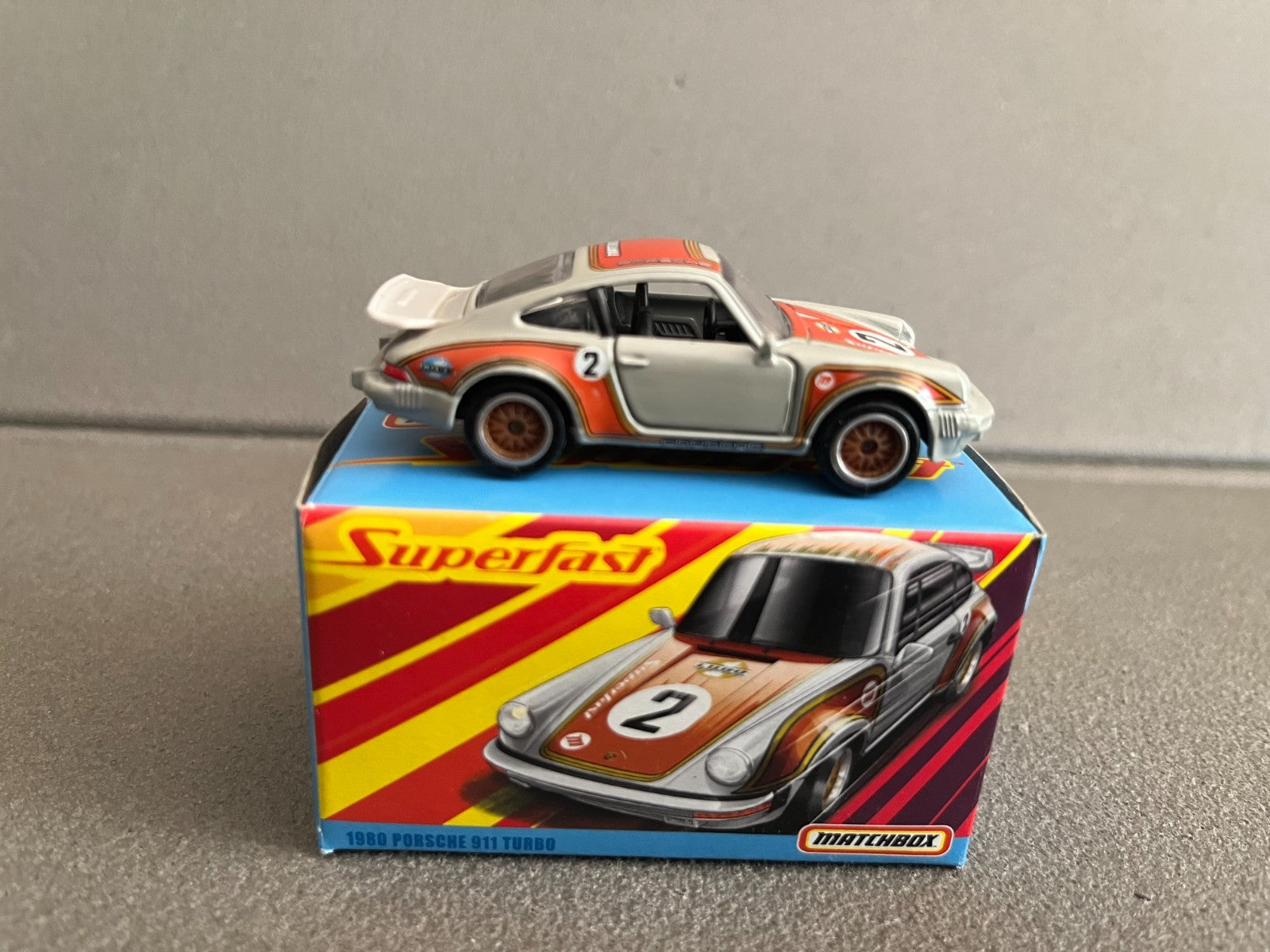 Voiture miniature 1980 Porsche 911 Turbo Matchbox Superfast Echelle Majorette