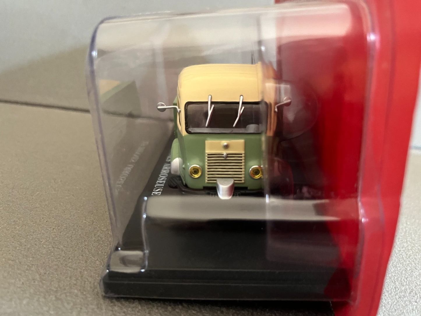 Voiture Miniature Renault 2,5 Tonnes Arroseuse Hachette 1/43