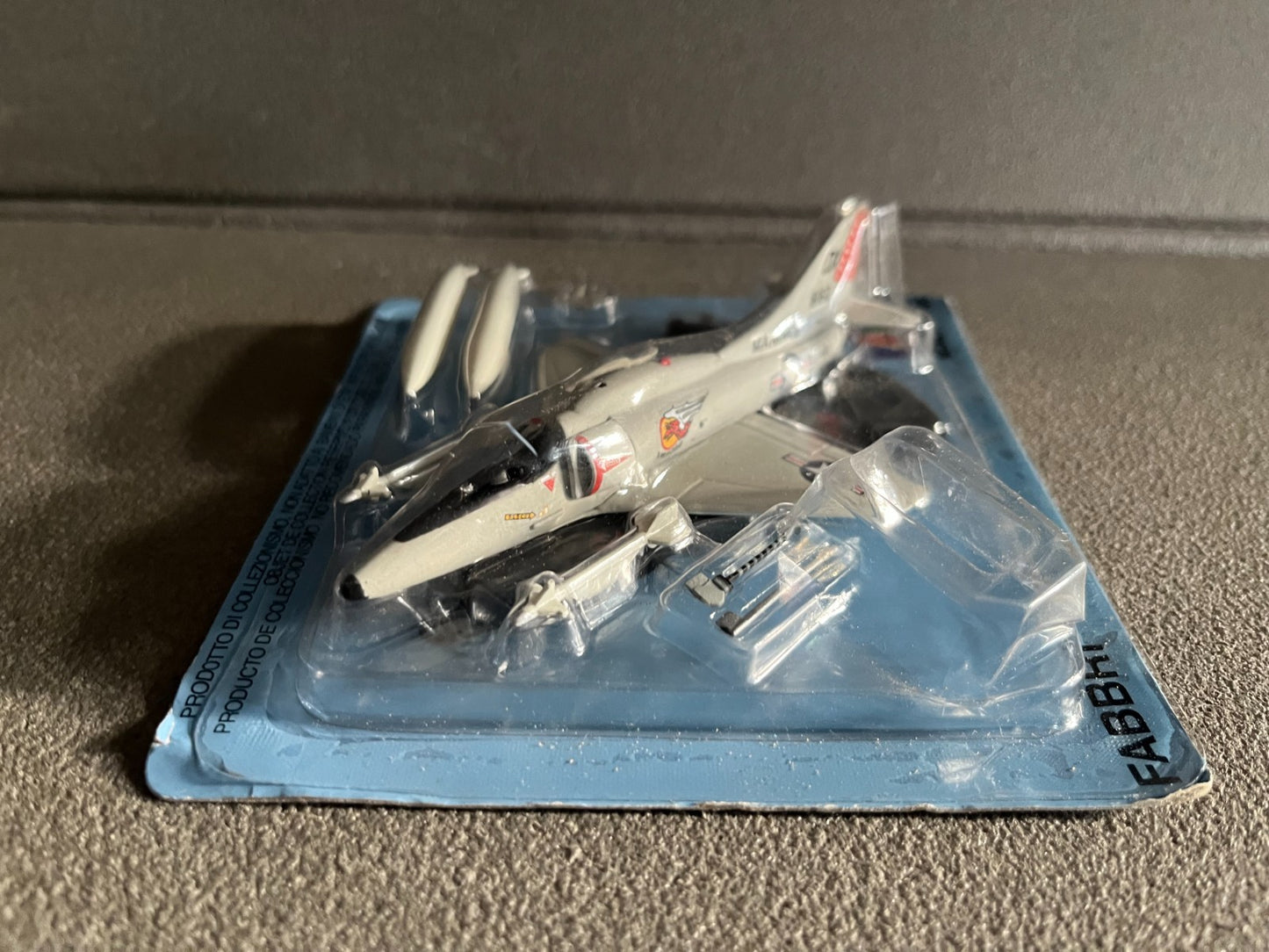Avion miniature Militaire Tempest Fabbri Italeri 1/100