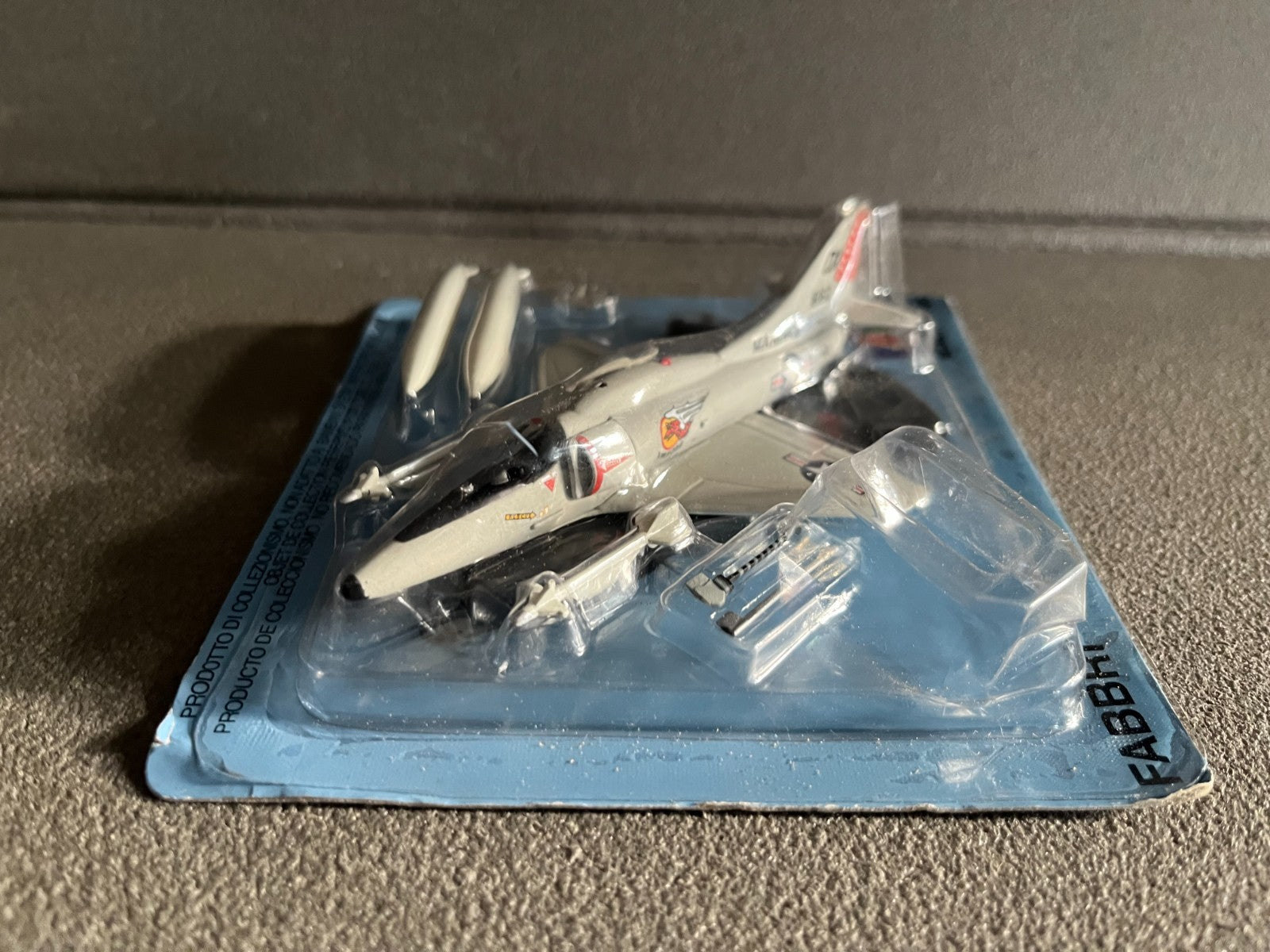 Avion miniature Militaire Tempest Fabbri Italeri 1/100