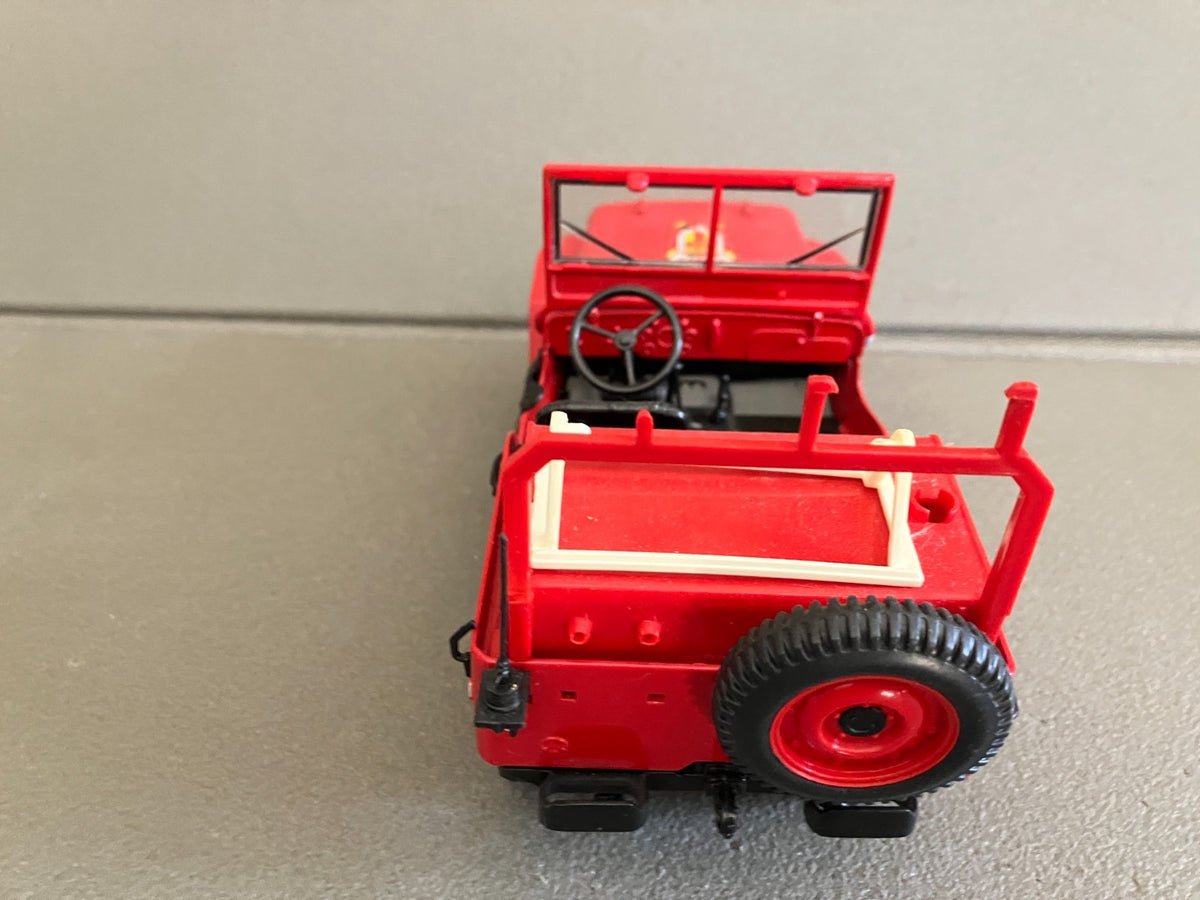 Ancienne Voiture miniature Jeep Willys Pompiers Tarn Solido au 1/18 Incomplète