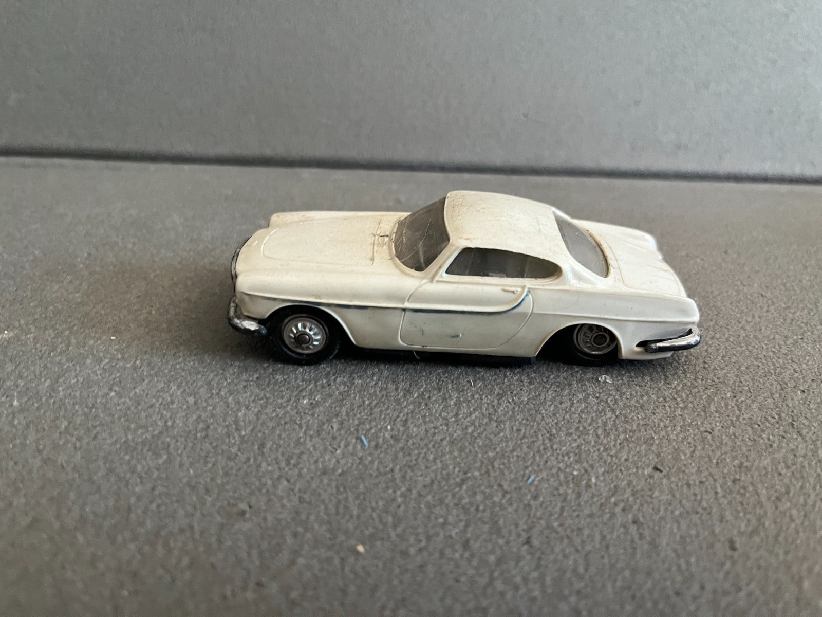 Ancienne Voiture Miniature Volvo P1800 Norev Plastique France Epave