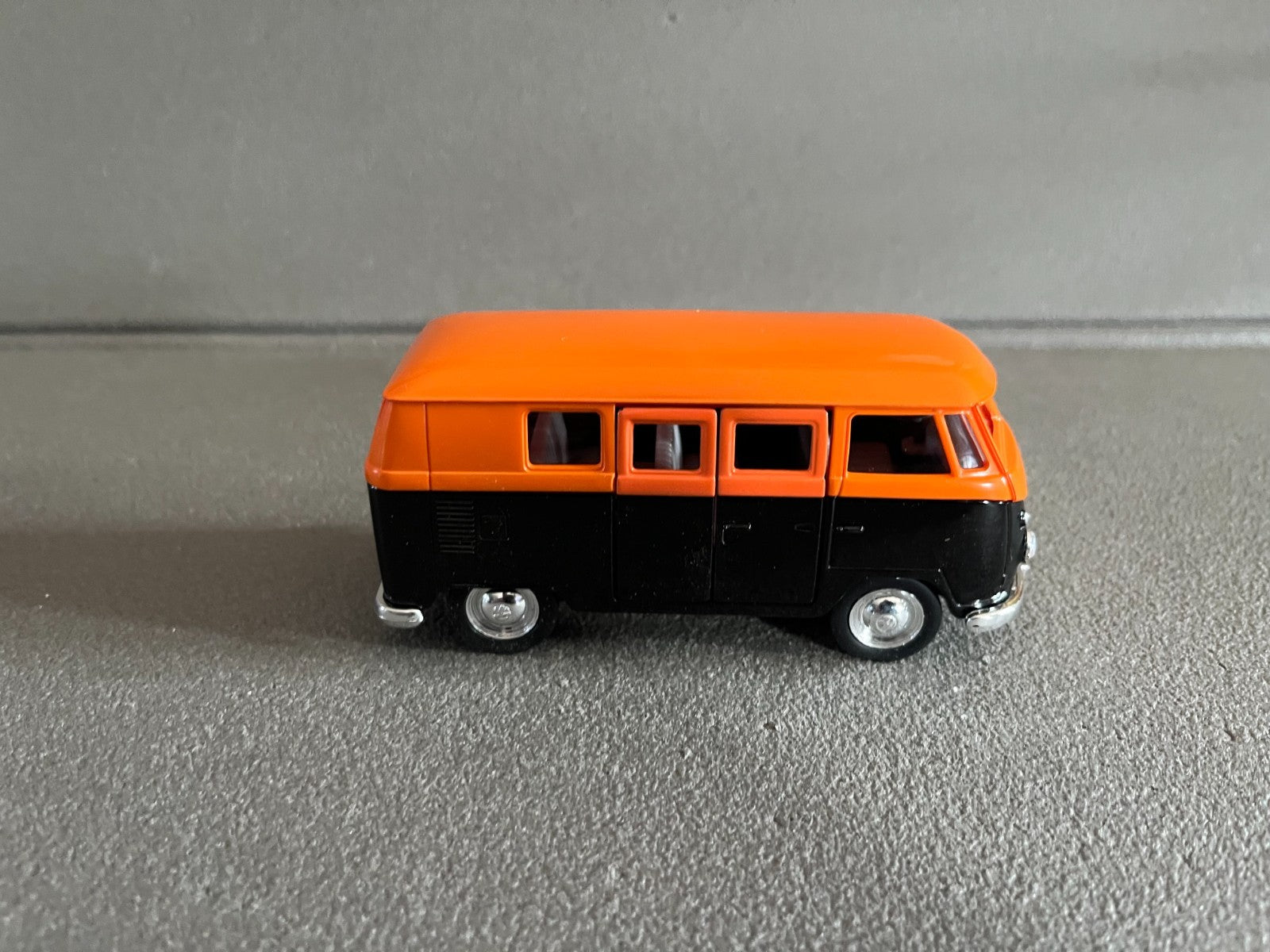 Voiture Miniature Bus Volkswagen Combi T1 1963 Welly au 1/34 1/39