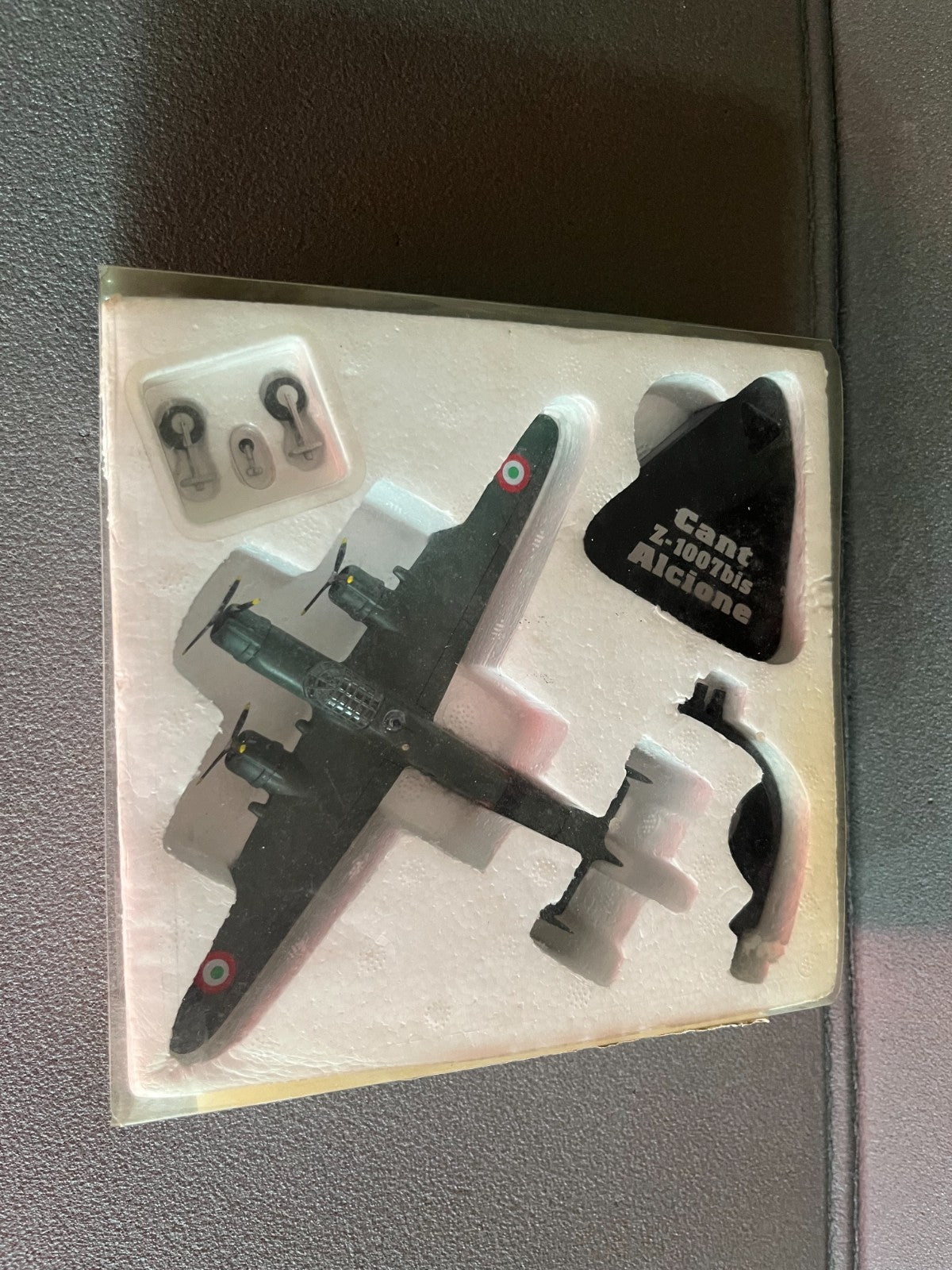 Avion miniature Militaire Cant Z-1007bis Alcione Editions Atlas 1/144