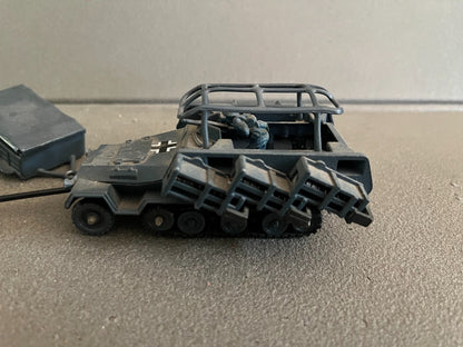 Ancienne Miniature Militaire Hanomag Rocket Launcher + Remorque Corgi Défauts