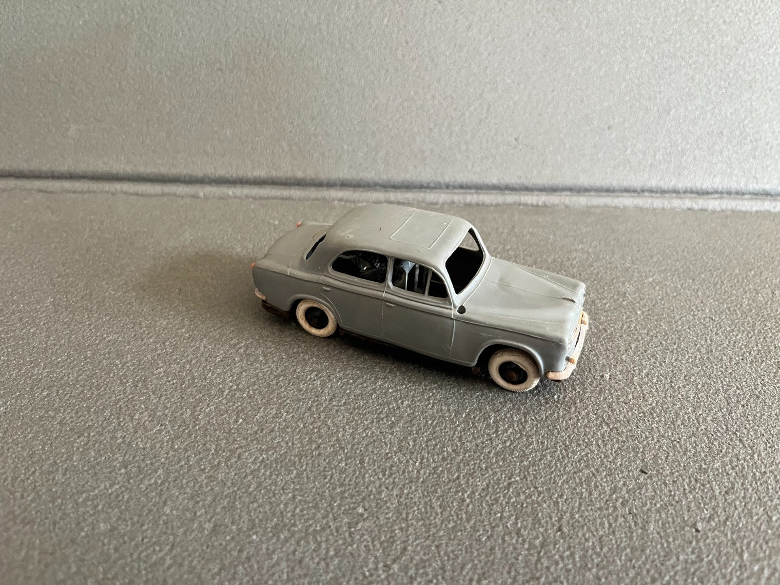 Voiture Miniature Ancienne Peugeot 403 Norev Plastique France Epave 1/43