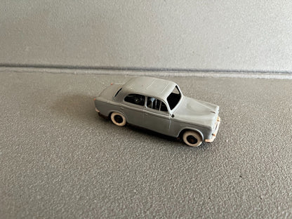 Voiture Miniature Ancienne Peugeot 403 Norev Plastique France Epave 1/43