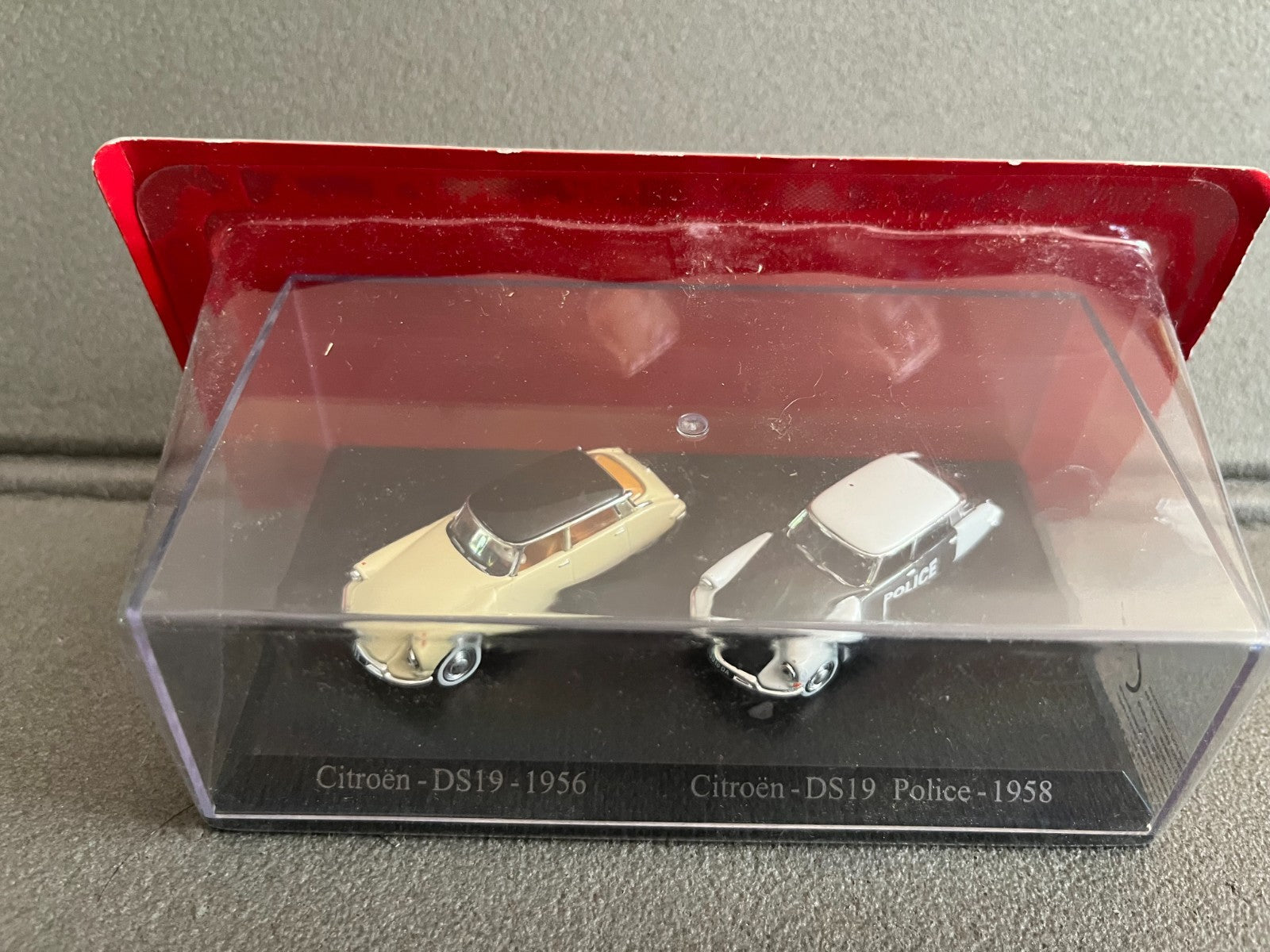 Voiture Miniature Duo Citroen DS 19 1956 + Police 1958 Universal Hobbies 1/87 HO