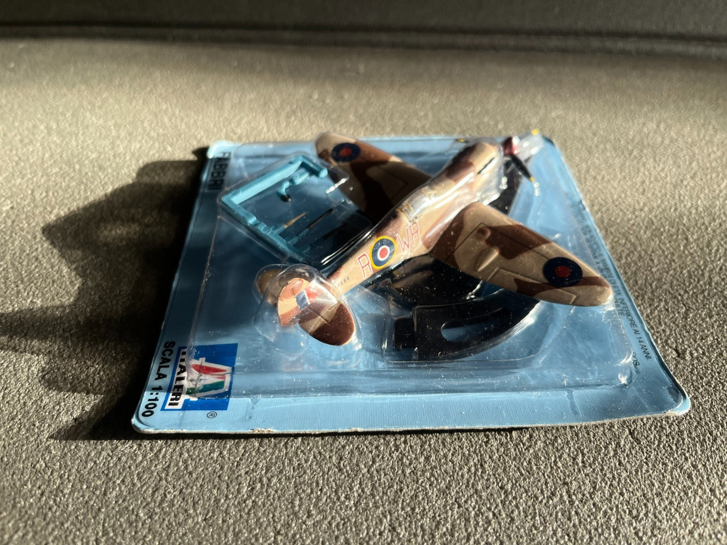 Avion miniature Militaire Spitfire Fabbri Italeri 1/100