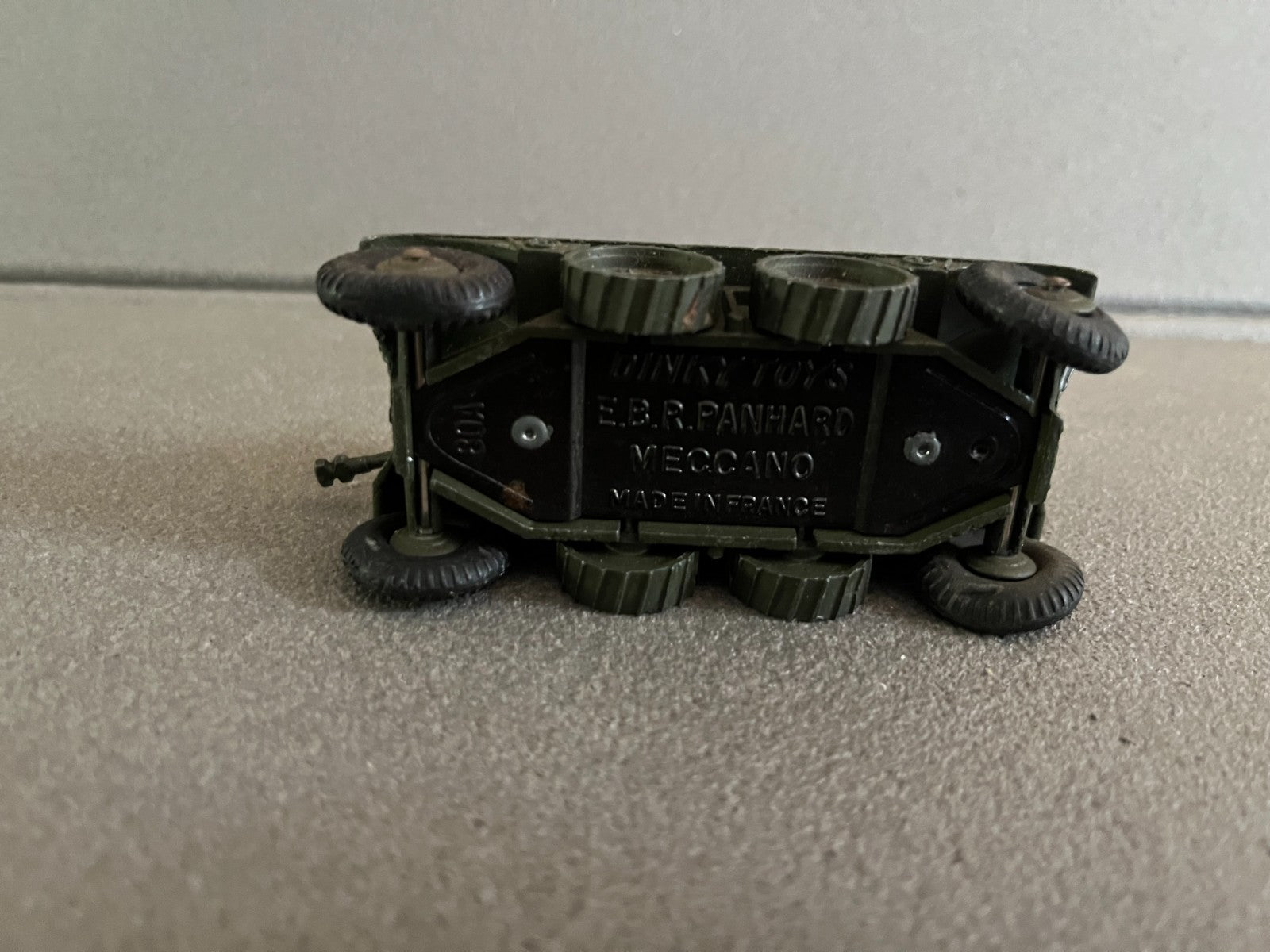 Ancienne Miniature Militaire Char EBR Panhard Dinky Toys Meccano France Epave