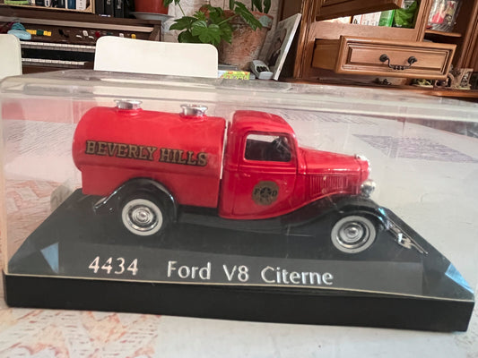 Voiture Miniature Ford V8 Citerne 4434 Solido au 1/43