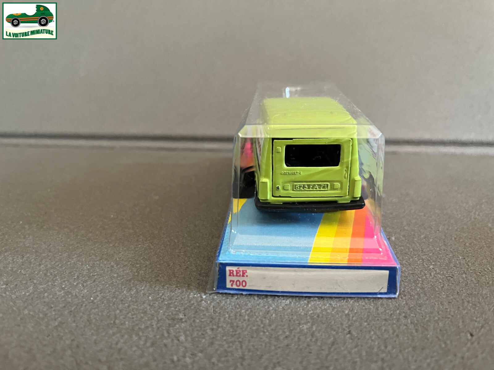 Ancienne Voiture Miniature Renault R4 4L F6 Hollywood Norev au 1/43