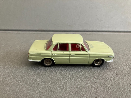 Ancienne Voiture Miniature BMW 1500 534 France Meccano Dinky Toys 1/43