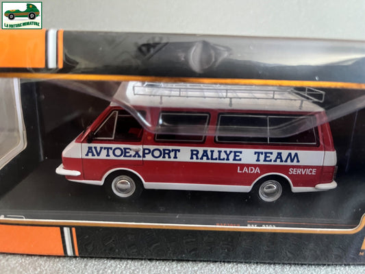 Voiture Miniature Camion Assistance Rallye RAF 2203 LADA Service Ixo au 1/43