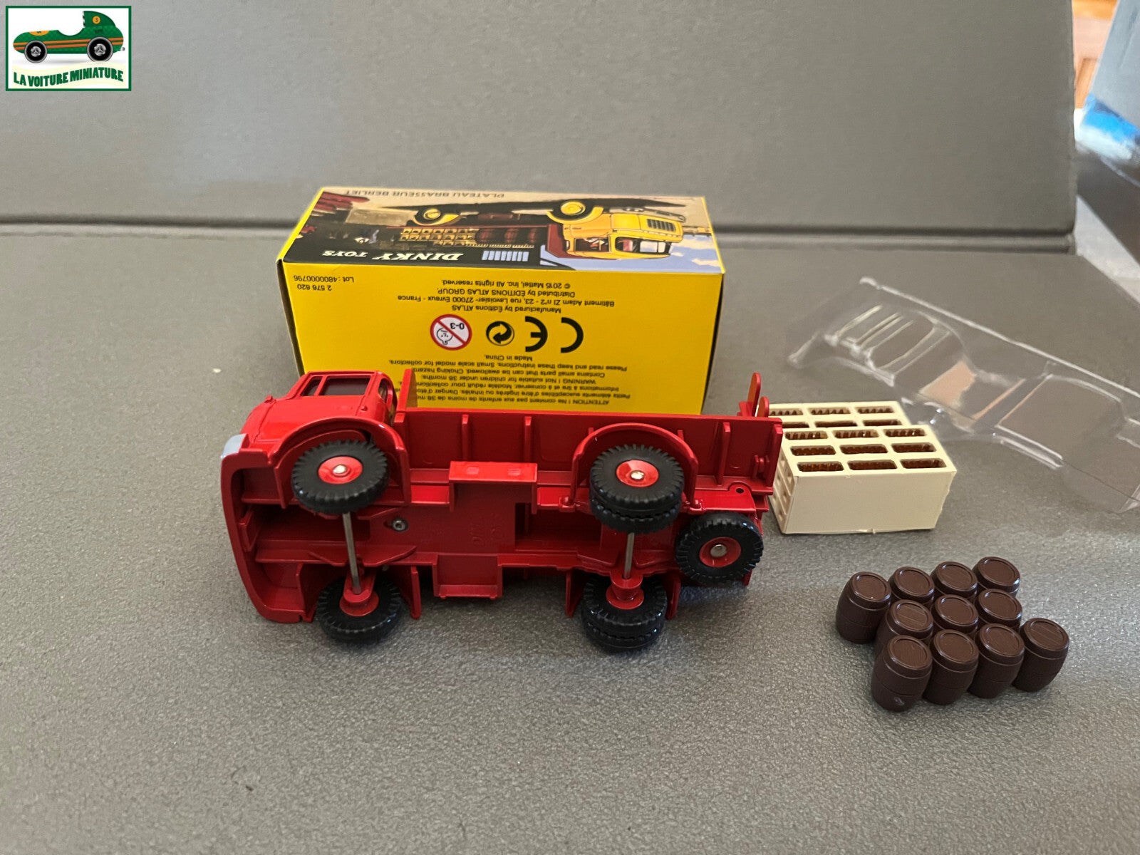 Voiture miniature Camion Plateau Brasseur Berliet 588 Dinky Toys Atlas